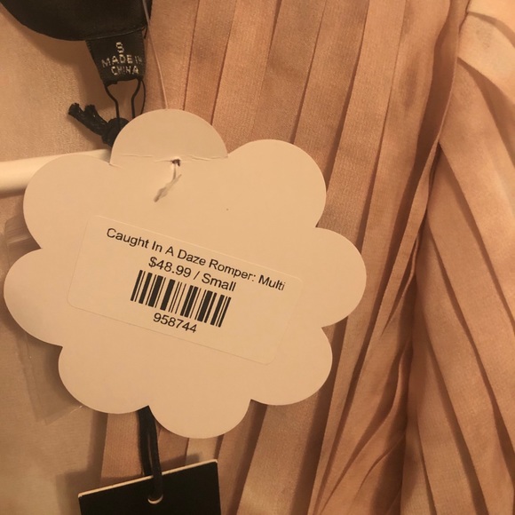 “Caught in a Daze Romper” - Picture 3 of 3